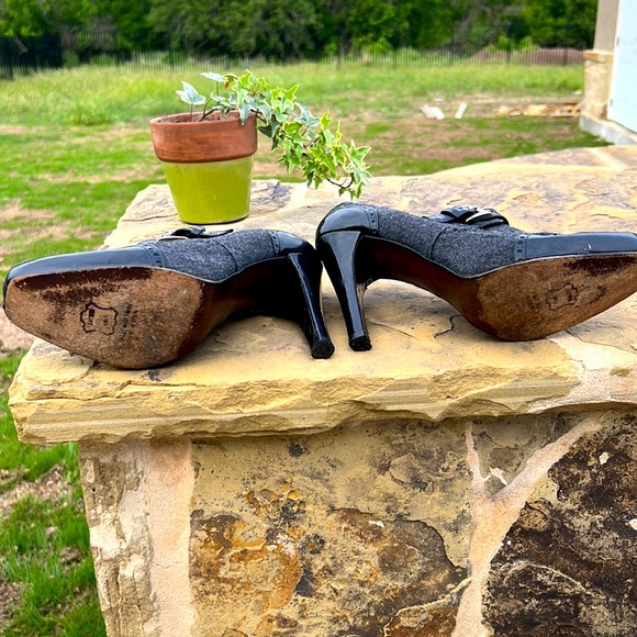 UEC Stuart Weitzman size 6 1/2 black black heels - Picture 6 of 9